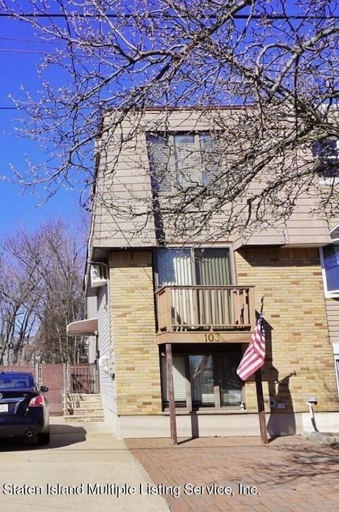 Photo of 103 Moreland Street, Staten Island, NY 10306 (MLS # 1160226)