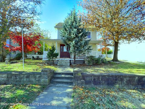 Photo of 316 Brehaut Avenue Ave, Staten Island, NY 10307 (MLS # 1165512)