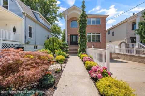 Photo of 146 Barnard Avenue, Staten Island, NY 10307 (MLS # 1163698)