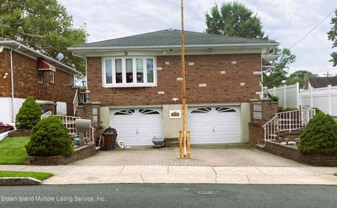 Photo of 40 Dora Street, Staten Island, NY 10314 (MLS # 1163752)