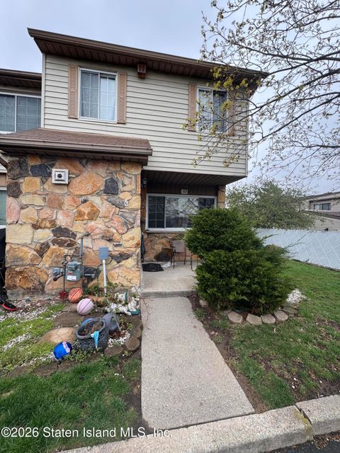 Photo of 52 Tiger Court, Staten Island, NY 10314 (MLS # 2601843)