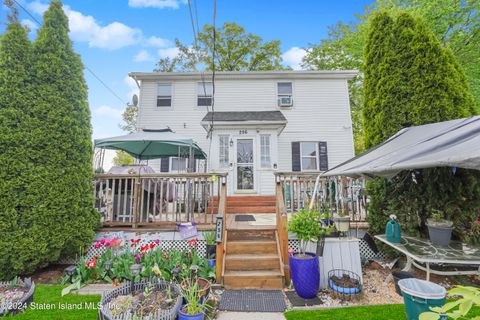 Photo of 256 Simonson Avenue, Staten Island, NY 10303 (MLS # 2402397)