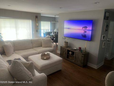 Photo of 2 Elmwood Park Drive Dr #712, Staten Island, NY 10314 (MLS # 2504558)