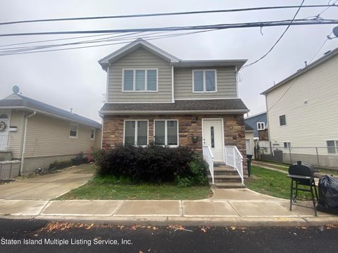 Photo of 50 Center Place, Staten Island, NY 10306 (MLS # 1165210)