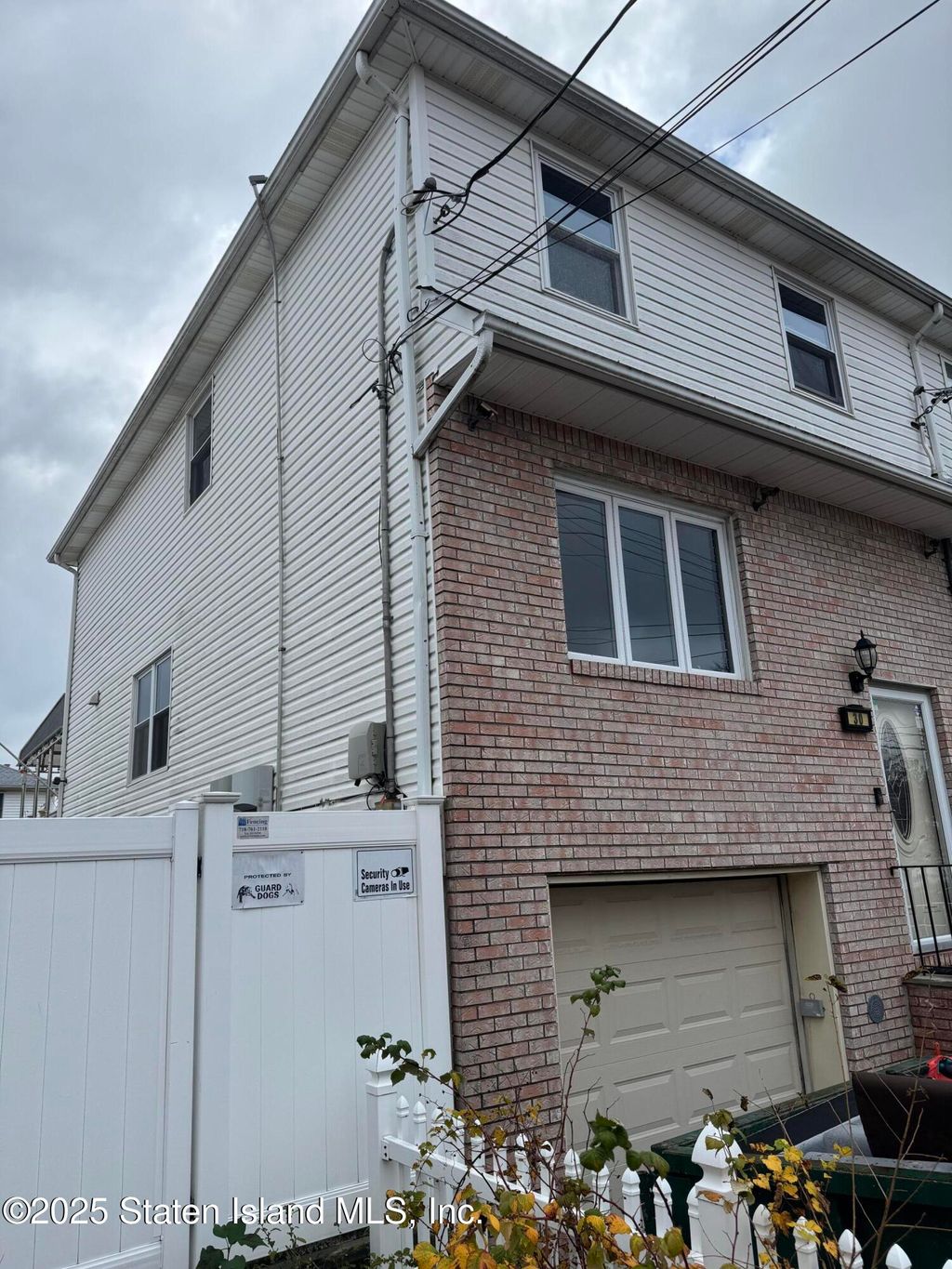 Photo of 30 Diaz Place, Staten Island, NY 10306 (MLS # 2506571)