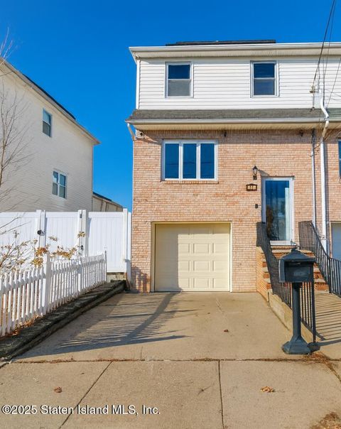 Photo of 30 Diaz Place, Staten Island, NY 10306 (MLS # 2506571)