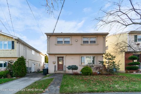 Photo of 167 Sheraden Avenue, Staten Island, NY 10314 (MLS # 1165684)