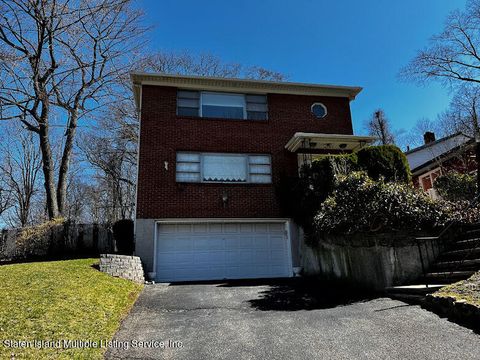 Photo of 71 Highland Avenue, Staten Island, NY 10301 (MLS # 1160903)