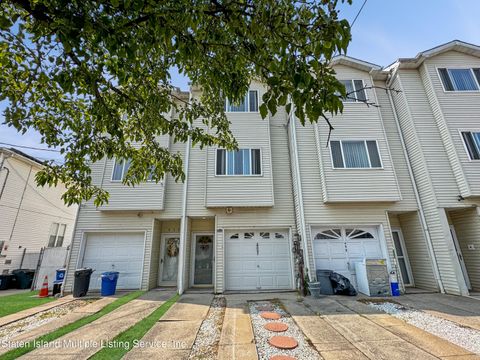 Photo of 457 Craig Avenue, Staten Island, NY 10307 (MLS # 1162078)