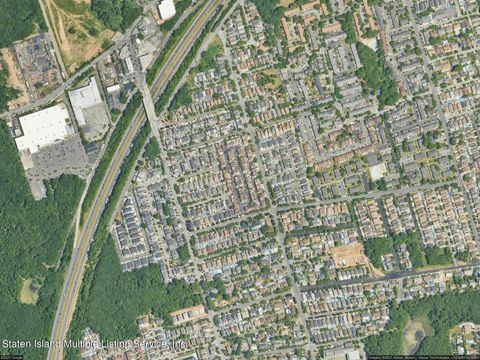 Photo of 62 Sandywood Lane, Staten Island, NY 10309 (MLS # 1162156)