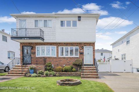 Photo of 161 Spratt Avenue, Staten Island, NY 10306 (MLS # 2600908)