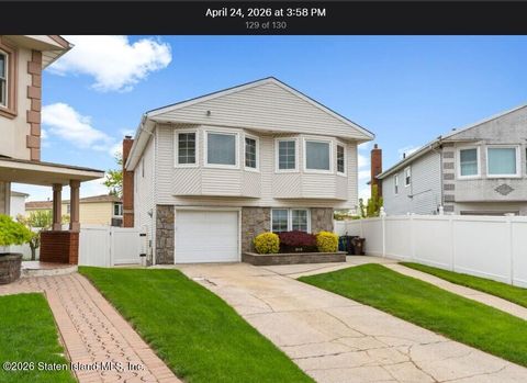 Photo of 120 Bowdoin Street, Staten Island, NY 10314 (MLS # 2602243)