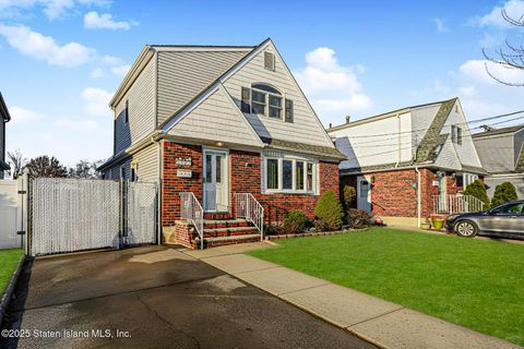 Photo of 147 Kennington Street, Staten Island, NY 10308 (MLS # 2507102)