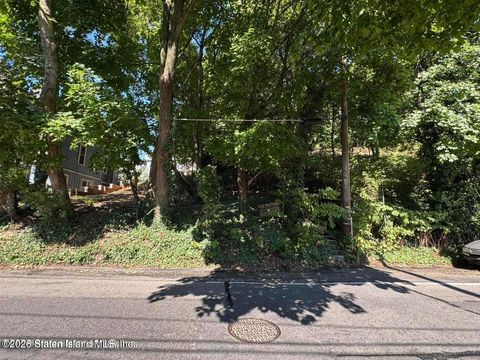 Photo of 296 Saint Pauls Avenue, Staten Island, NY 10304 (MLS # 2601517)