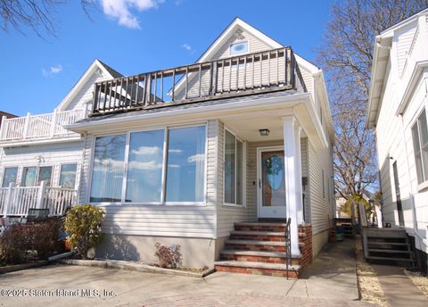 Photo of 11 Ocean Driveway, Staten Island, NY 10312 (MLS # 2501385)