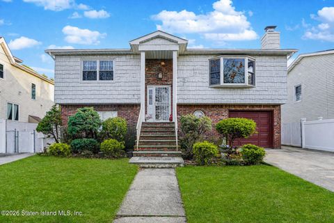 Photo of 72 Reading Avenue, Staten Island, NY 10312 (MLS # 2601964)