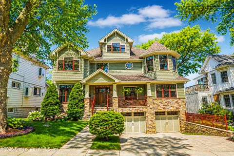 Photo of 20 Gansevoort Boulevard, Staten Island, NY 10314 (MLS # 2602465)