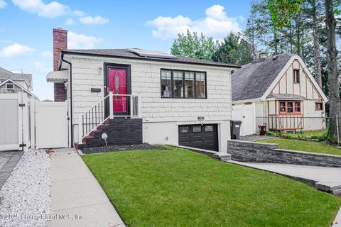 Photo of 241 Lindenwood Road, Staten Island, NY 10308 (MLS # 2505246)