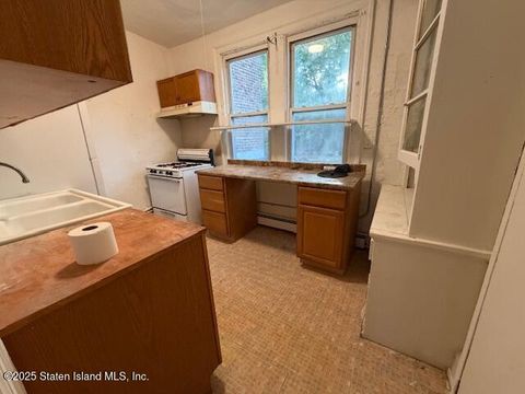 Photo of 202 Bay Street, Staten Island, NY 10301 (MLS # 2506584)