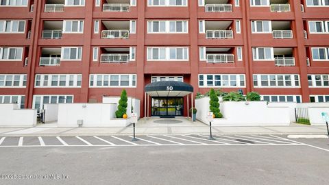 Photo of 80 Bay St Landing #Ph1l, Staten Island, NY 10301 (MLS # 2505787)