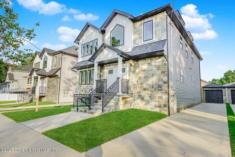 Photo of 22 Cooper Place, Staten Island, NY 10309 (MLS # 2504147)