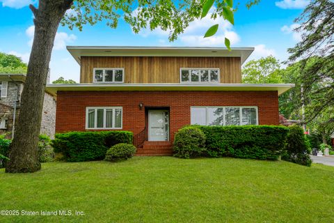 Photo of 60 Cedar Terrace, Staten Island, NY 10304 (MLS # 2503110)