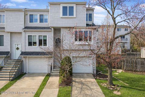 Photo of 120 Dinsmore Street #A, Staten Island, NY 10314 (MLS # 2600500)