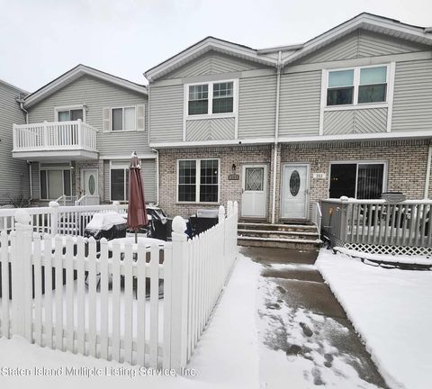Photo of 251 Loretto Street, Staten Island, NY 10307 (MLS # 2400406)