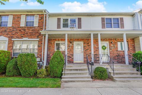 Photo of 21 Signs Road #D, Staten Island, NY 10314 (MLS # 2405645)