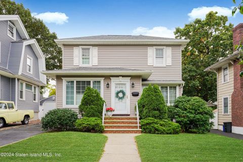 Photo of 118 Maine Avenue, Staten Island, NY 10314 (MLS # 2405430)