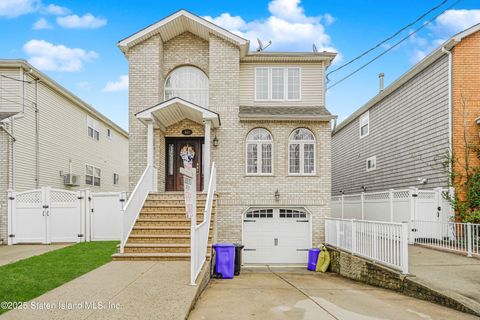 Photo of 501 Willowbrook Road, Staten Island, NY 10314 (MLS # 2501930)