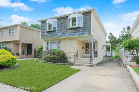 Photo of 71 Reading Avenue, Staten Island, NY 10312 (MLS # 2503670)