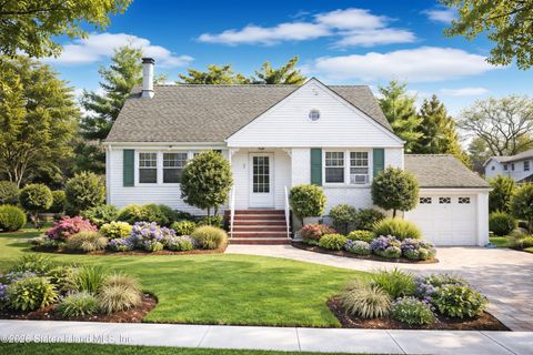 Photo of 7 Westbury Avenue, Staten Island, NY 10301 (MLS # 2601362)