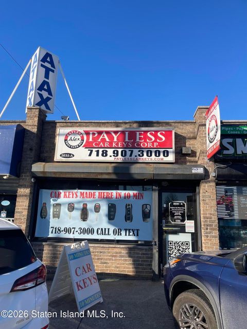 Photo of 2035 Victory Boulevard, Staten Island, NY 10314 (MLS # 2600666)