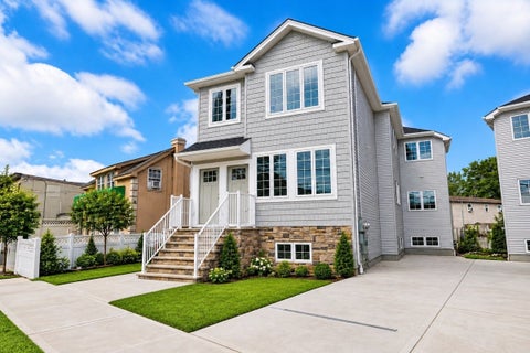 Multifamily For Sale - 3947 Victory Boulevard<br/> Staten Island, NY 10314