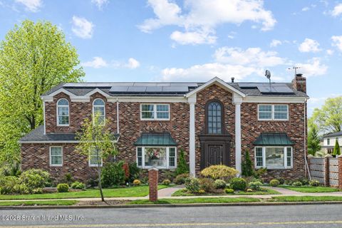 Photo of 728 Huguenot Avenue, Staten Island, NY 10312 (MLS # 2601795)