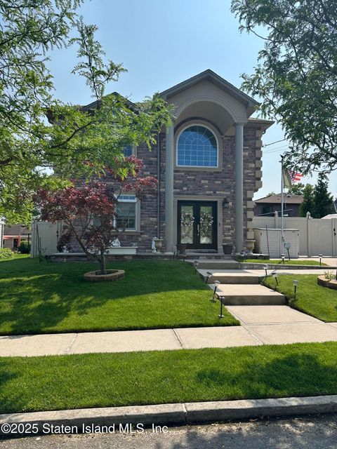 Photo of 326 Lyndale Avenue, Staten Island, NY 10312 (MLS # 2503171)