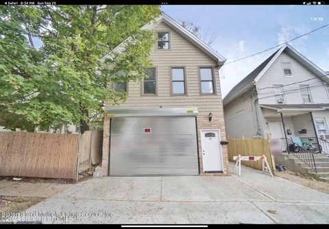 Photo of 88 Ann Street, Staten Island, NY 10302 (MLS # 2406505)