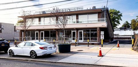 Photo of 1975 Victory Boulevard #2, Staten Island, NY 10314 (MLS # 1164162)