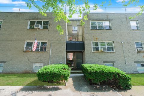 Photo of 15 Old Town Road #1g, Staten Island, NY 10305 (MLS # 2503679)