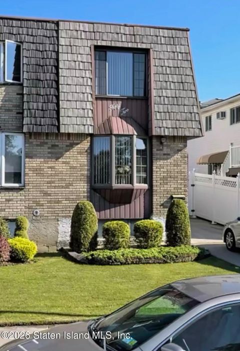 Photo of 52 E Reading Avenue, Staten Island, NY 10308 (MLS # 2602554)