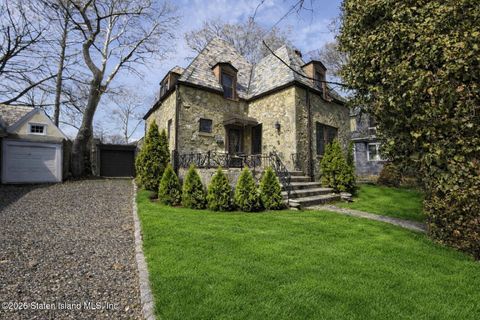 Photo of 19 Lakeview Terrace, Staten Island, NY 10305 (MLS # 2602080)