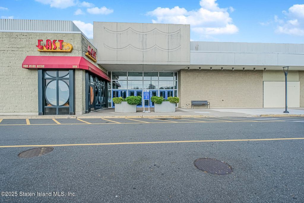 Photo of 2655 Richmond Avenue, Staten Island, NY 10314 (MLS # 2506178)