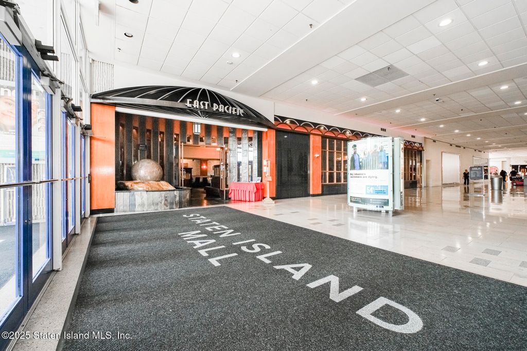 Photo of 2655 Richmond Avenue, Staten Island, NY 10314 (MLS # 2506178)