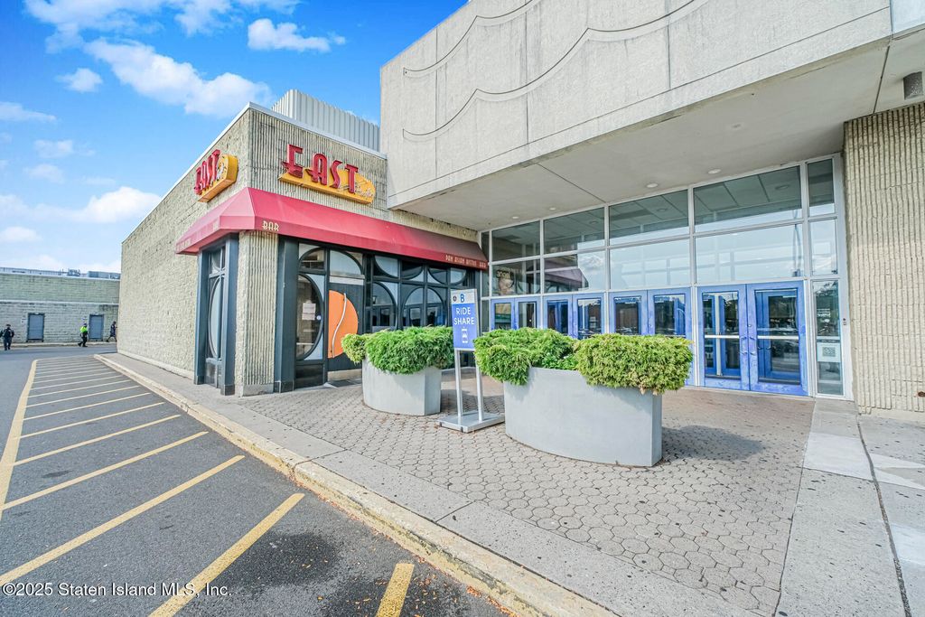 Photo of 2655 Richmond Avenue, Staten Island, NY 10314 (MLS # 2506178)