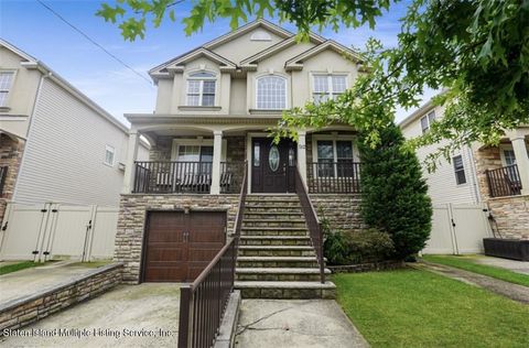 Photo of 912 Rathbun Avenue, Staten Island, NY 10309 (MLS # 1164248)