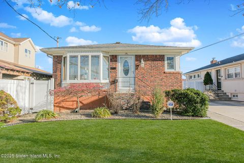 Photo of 191 Hull Avenue, Staten Island, NY 10306 (MLS # 2507053)