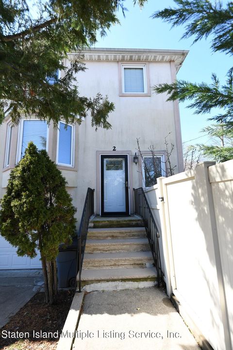Photo of 2 Grasmere Avenue, Staten Island, NY 10304 (MLS # 1160599)