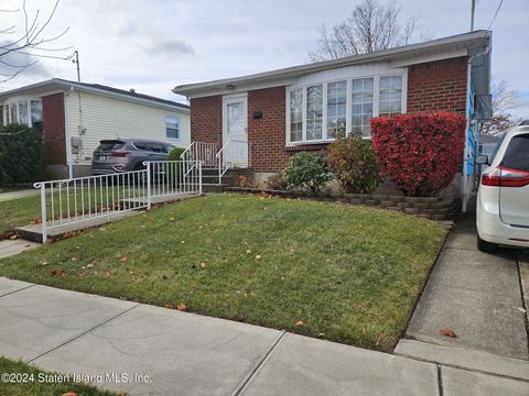 Photo of 256 Colon Avenue, Staten Island, NY 10308 (MLS # 2406547)