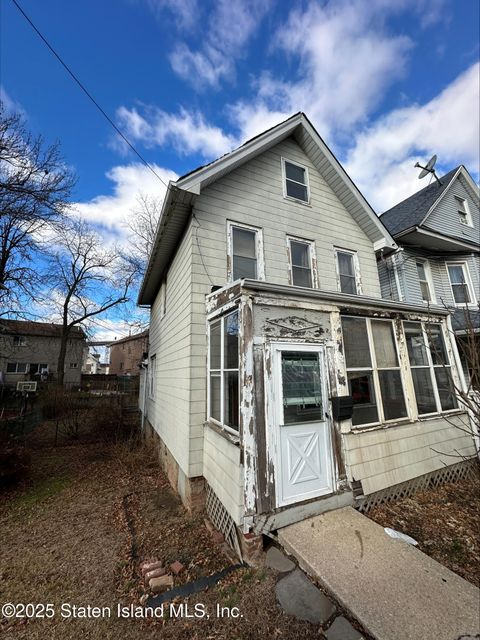 Photo of 38 Treadwell Avenue, Staten Island, NY 10302 (MLS # 2500011)
